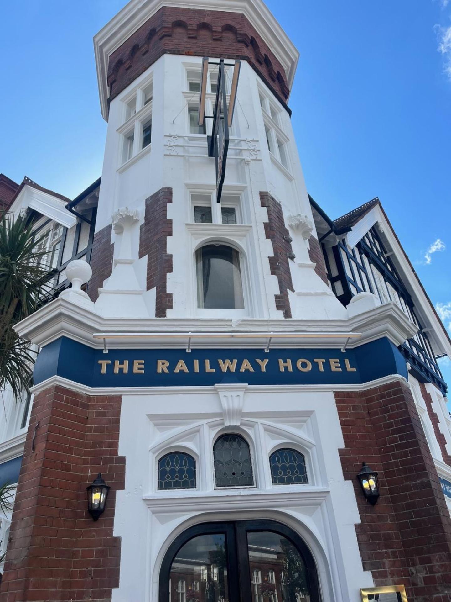 The Railway Hotel 沃辛 外观 照片
